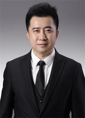 郭挺睿（男）<br>辽宁省劳动人事争议调处专家委员会副主任，北京大成（沈阳）律师事务所管委会主任、沈阳市律协劳专委主任、辽宁省劳动人事争议研究会副会长，辽宁省优秀律师  