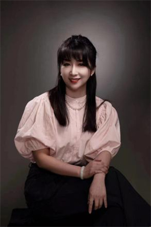 白丽丽（女）<br>沈阳月亮之光技术管理有限公司电商学院院长