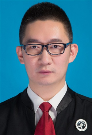 林震东（男）<br>辽宁哲超律师事务所主任，辽宁省劳动人事争议研究会副会长
